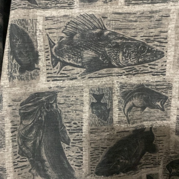 HUK FISHING MENS SIZE LARGE Gray Casual Button Down Shirt FISH DESIGN CLEAN - Picture 5 of 13